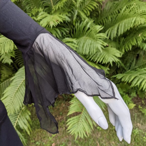 Romantic Blouse with sheer detail - Picture 2 of 4